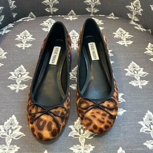 Leopard Print Gently Worn Round Toe Slip On Shoe With Bow Detail Size 8